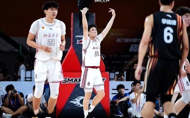 大学退役！管子煜30+7率北大夺冠将加盟广州打CBA曾获星锐赛MVP的简单介绍