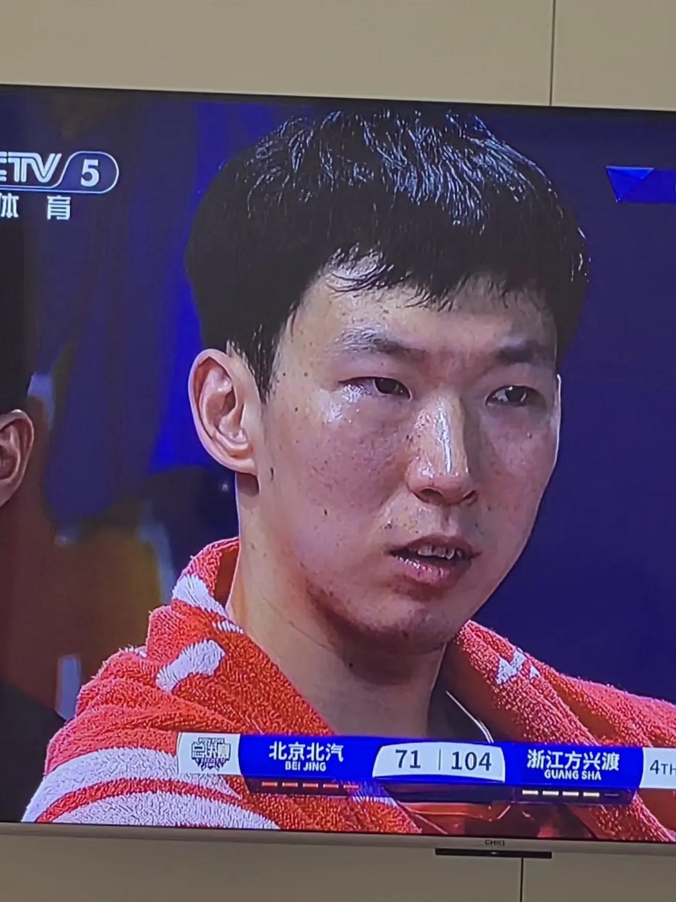 北控男篮外援斯隆表现不佳，各界质疑洪明甫